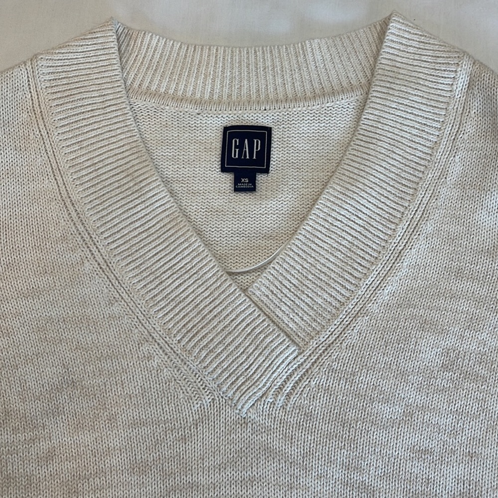 GAP • Crossover V Neck Sweater • Size XS • Marshmallow (Cream/Tan) - Picture 6 of 10